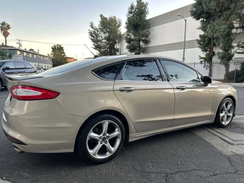 Ford Fusion Image 3